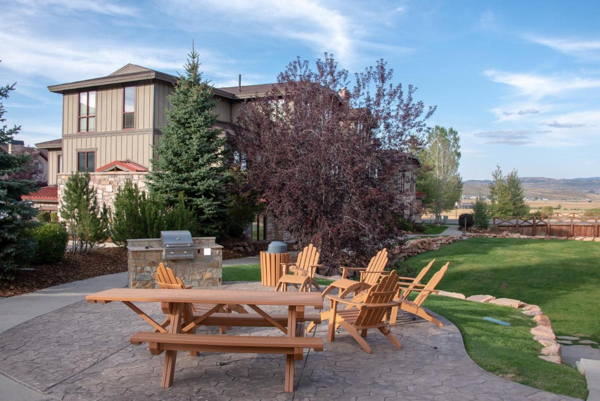 Popular attractions Area Nearby Property